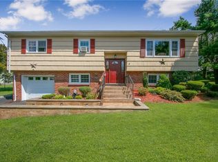 4 Hickory Dr, Stony Pt, NY 10980