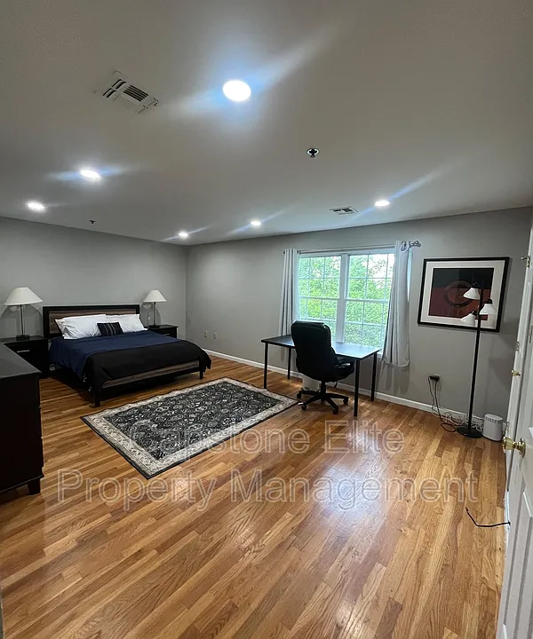 117 Hudson St #2-2-3