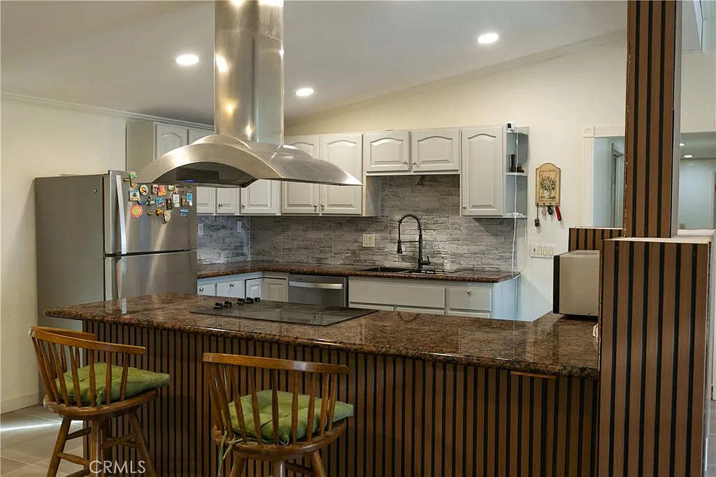 4 bed, 1400 sqft, $4,200 — Photo 3