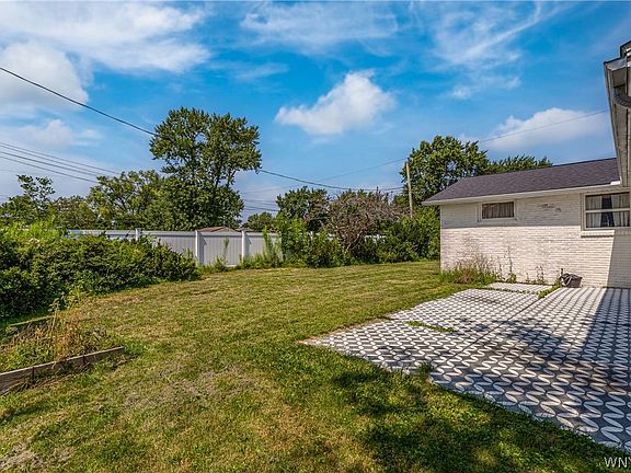 3rd image of 145 E Maplemere Rd