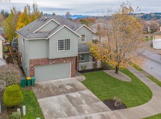 853 SW 26th St, Troutdale, OR 97060