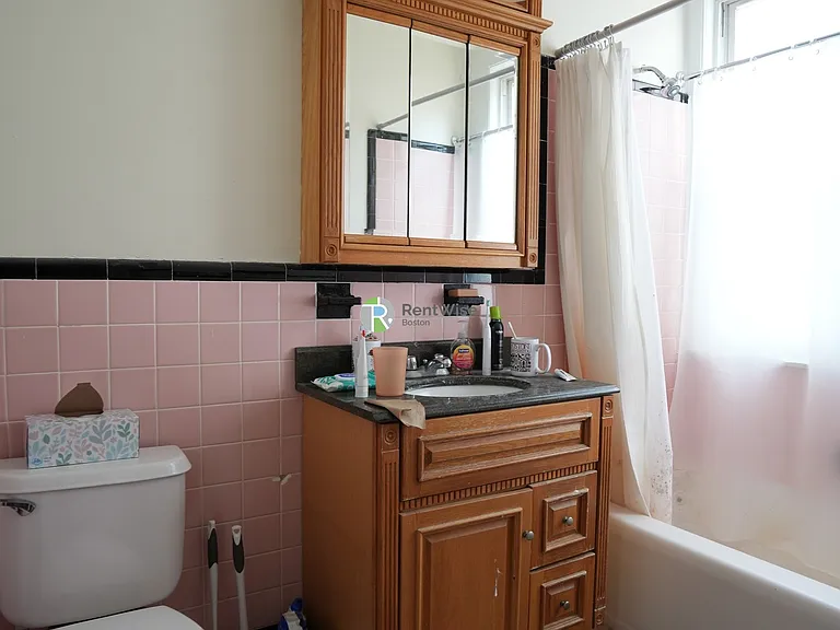 22 Euston St #5 — Photo 7