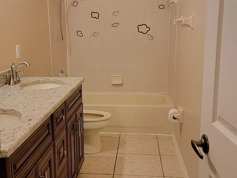 9841 Montclair Cir — Photo 17