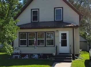 104 W Elm St, Strawberry Point, IA 52076