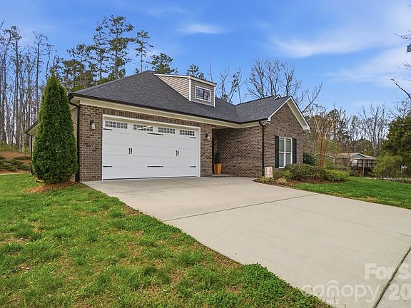 3rd image of 3354 Westview Rd