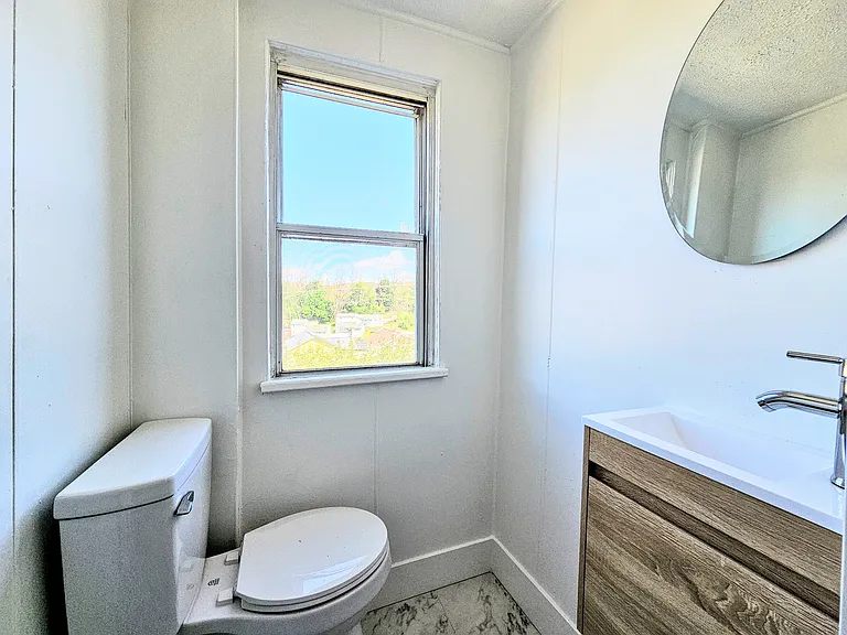 29 Drummond St #3 — Photo 11