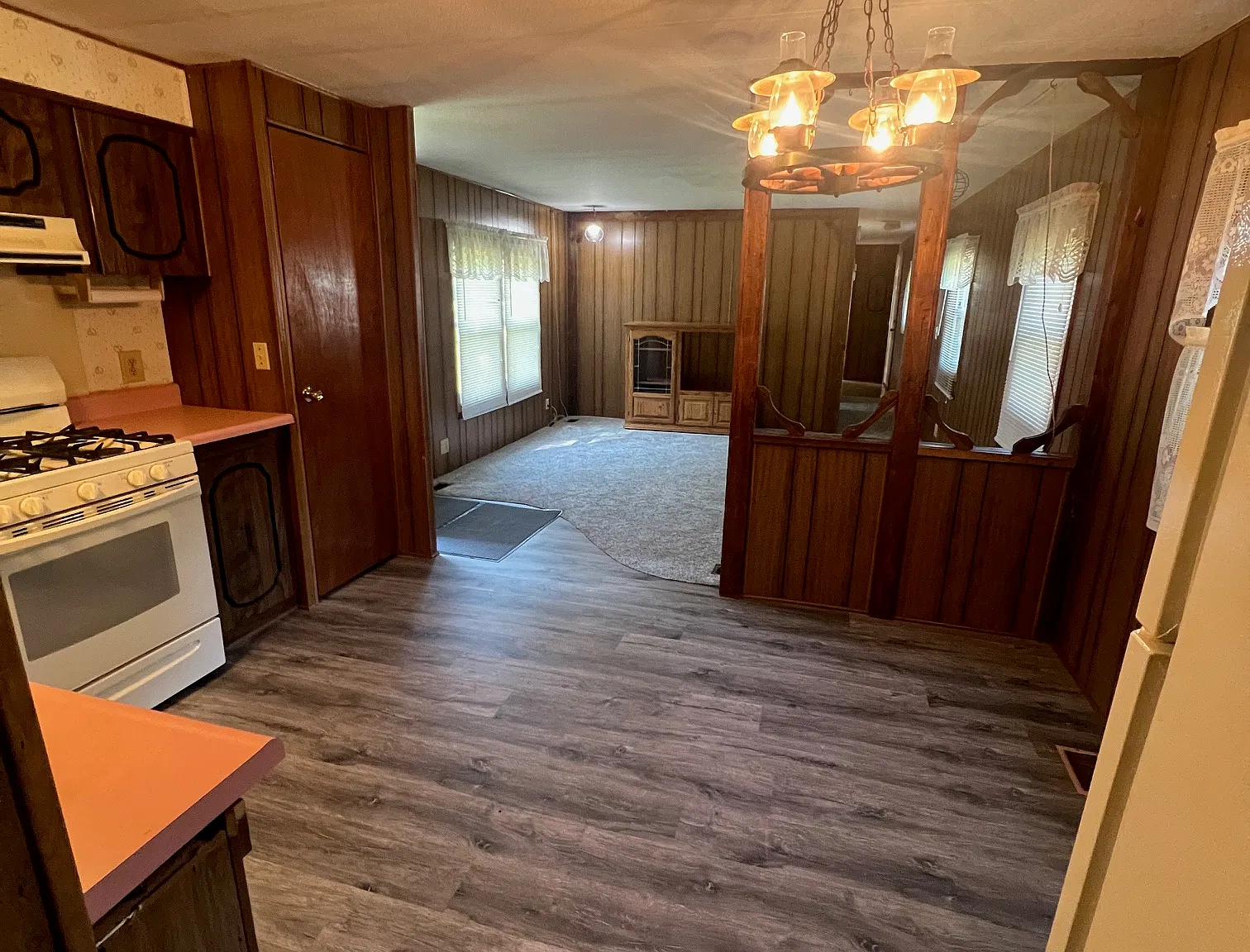 2 bed, 980 sqft, $1,050 — Photo 1