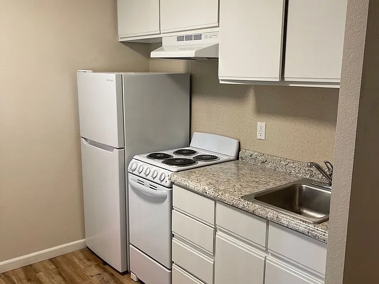 First Hill Apartments — Photo 2