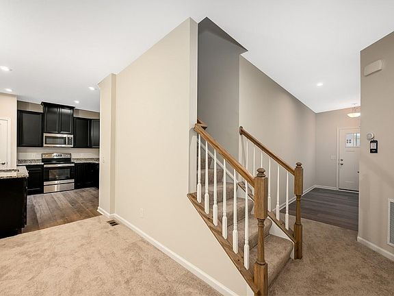 5th image of 71 Pine Ln #1