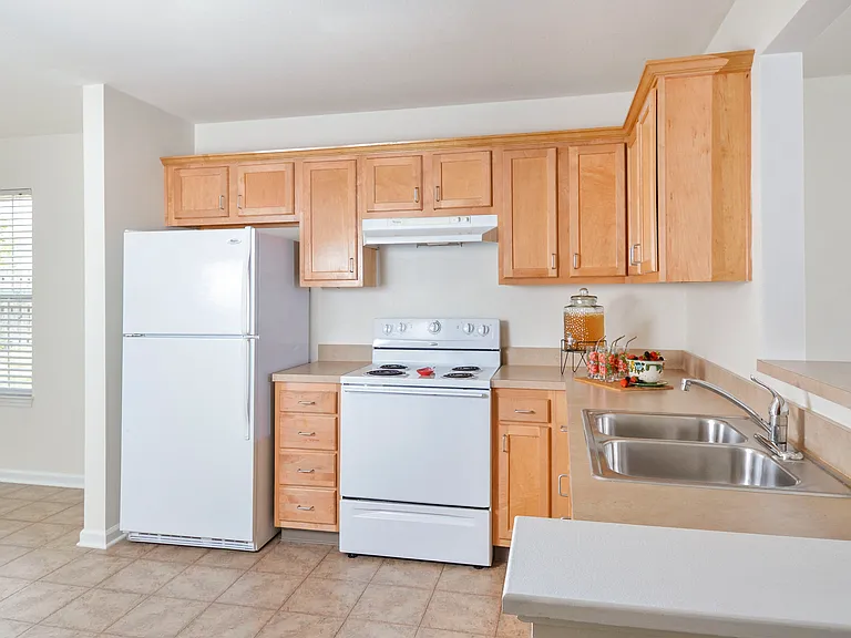 1005 Chauncey Ln — Photo 9