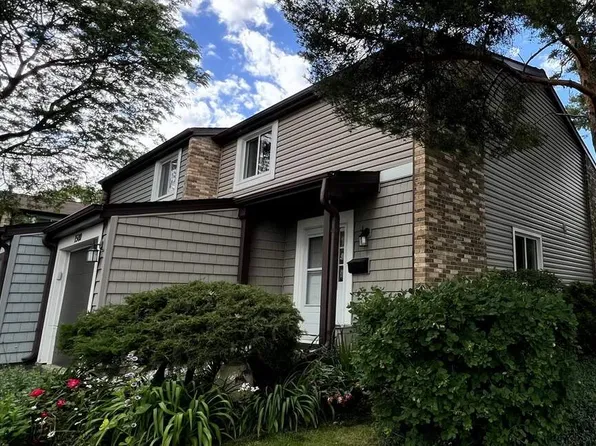 1500 Cedarwood Ln, Wheeling, IL 60090