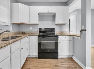 4518 NW Brencrest Dr APT 7, Riverside, MO 64150