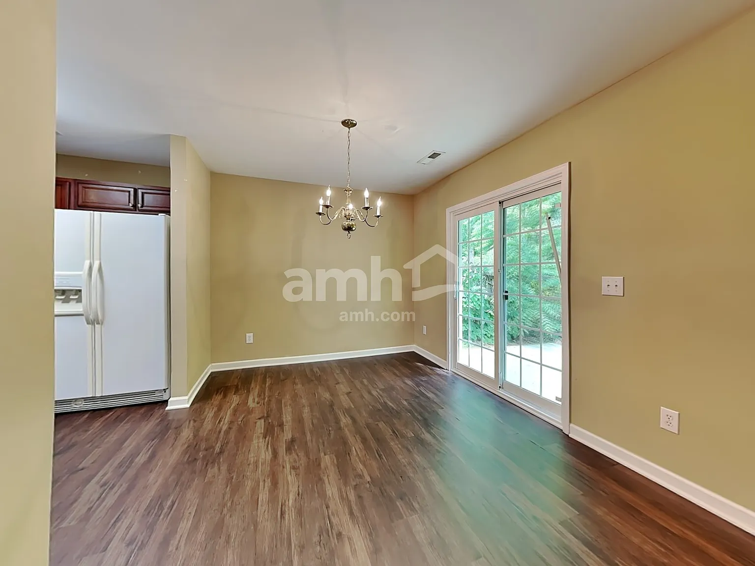 3 bed, 2.0 bath, 1376 sqft, $1,820 — Photo 4