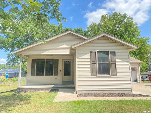 1626 S Division St, Carterville, IL 62918