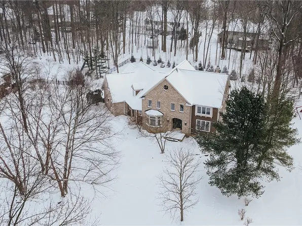 17421 Rambling Creek Trl, Chagrin Falls, OH 44023