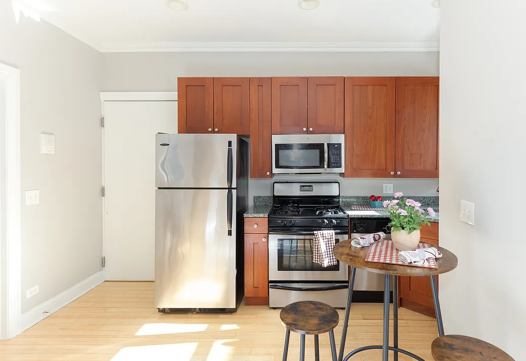 1022 W. Dakin — Photo 2