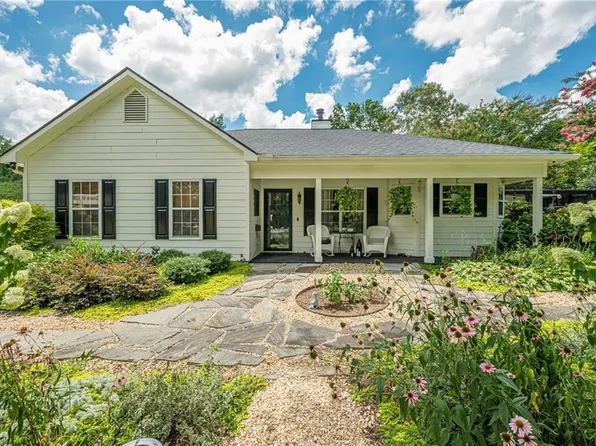 7820 Silversmith Dr, Cumming, GA 30028