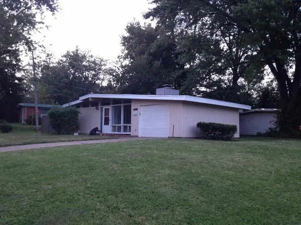 2805 Countryside Dr, Florissant, MO 63033