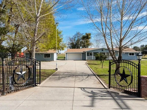 10742 Pioneer Ave, Oakdale, CA 95361