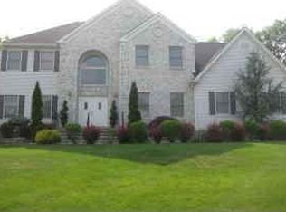 8 Kings Ct, Monroe Township, NJ