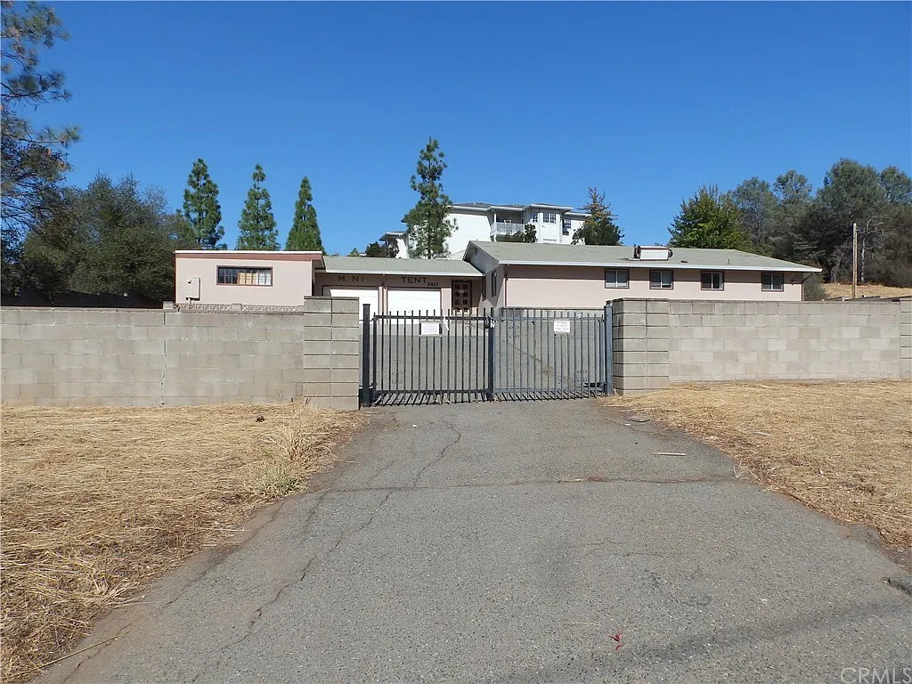 2811 Foothill Blvd photo 1