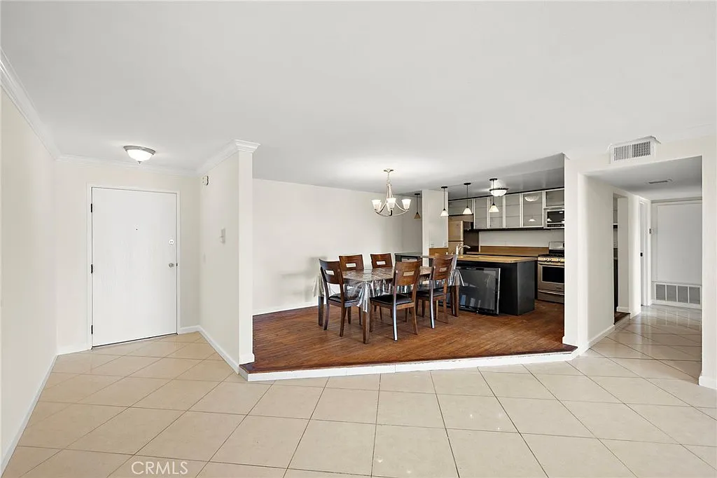 2 bed, 1326 sqft, $3,000 — Photo 4