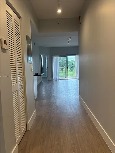 2100 Greenview Shores Blvd Photo 1