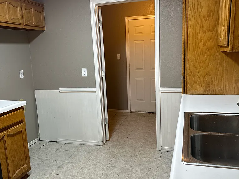 11009 S Nandina Ave — Photo 2