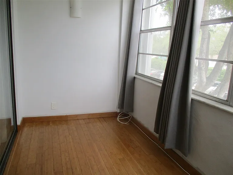 2731 Taft St #201 — Photo 7