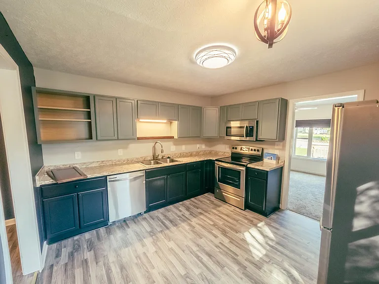 200 Rowland Cir — Photo 9