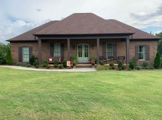 1008 Abermar Rounds, New Albany, MS 38652