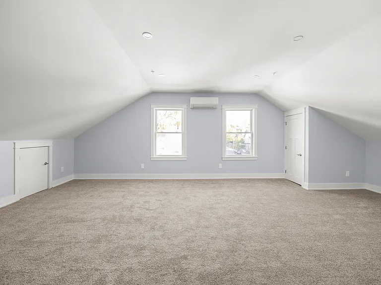 526 State St — Photo 25