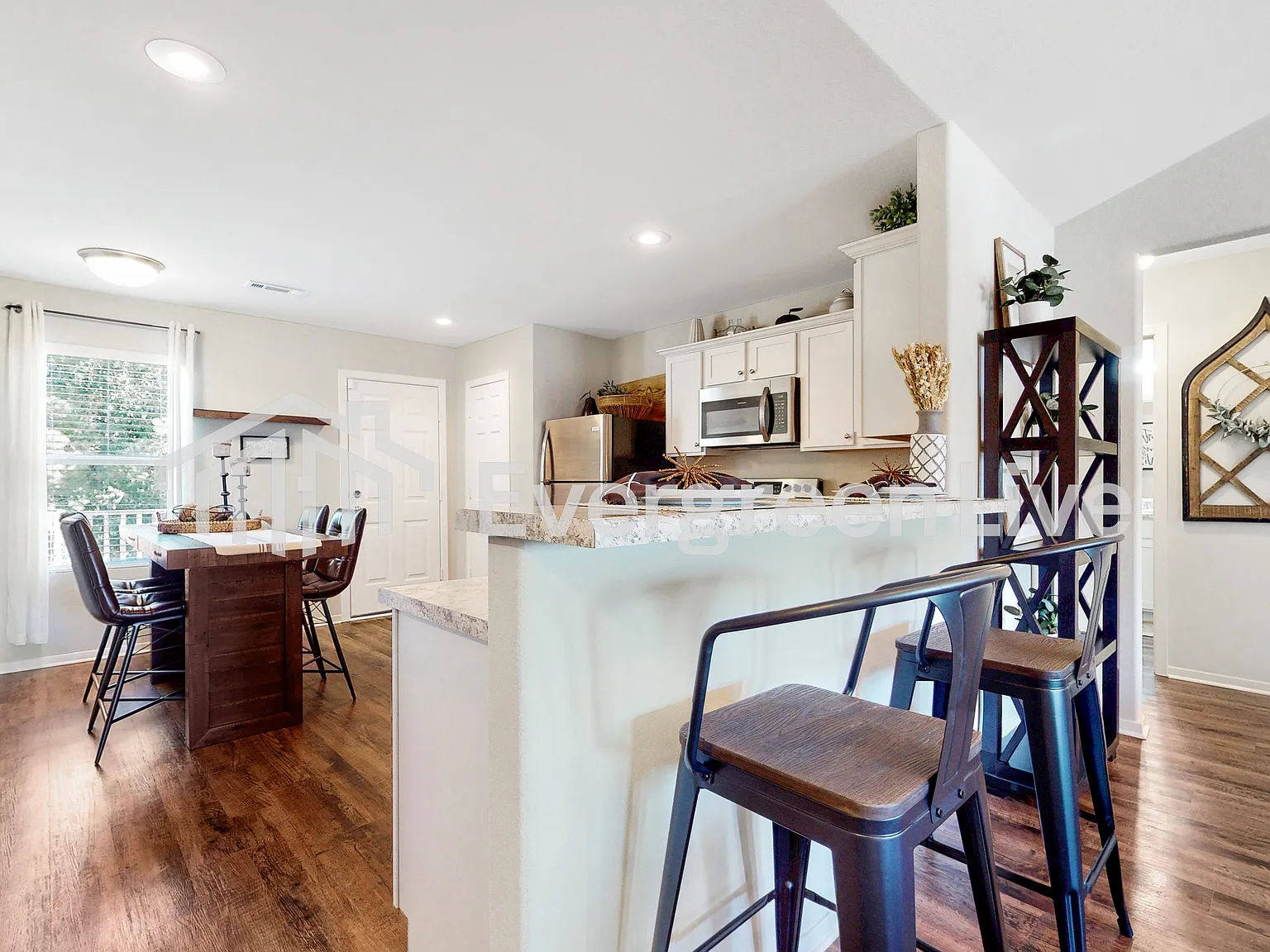 4 bed, 2.0 bath, 1470 sqft, $1,470 — Photo 2