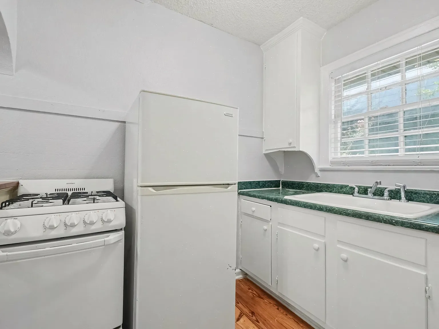Studio, 500 sqft, $1,250 — Photo 3