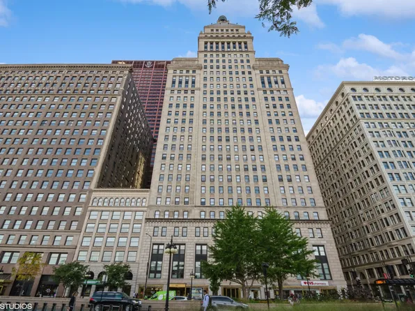 310 S Michigan Ave #1004, Chicago, IL 60604