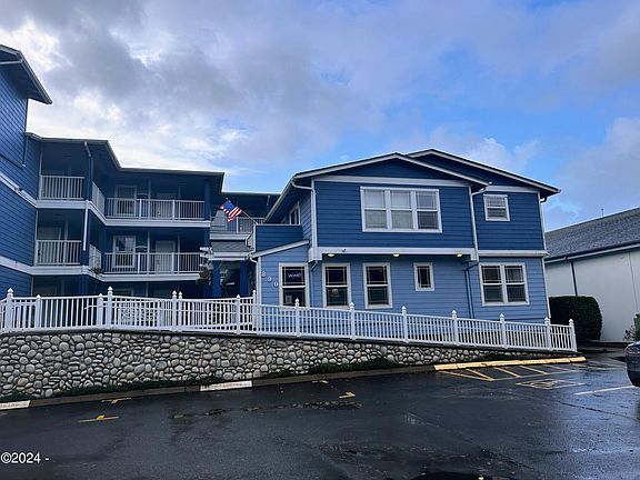 2nd image of 890 SE Bay Blvd #116