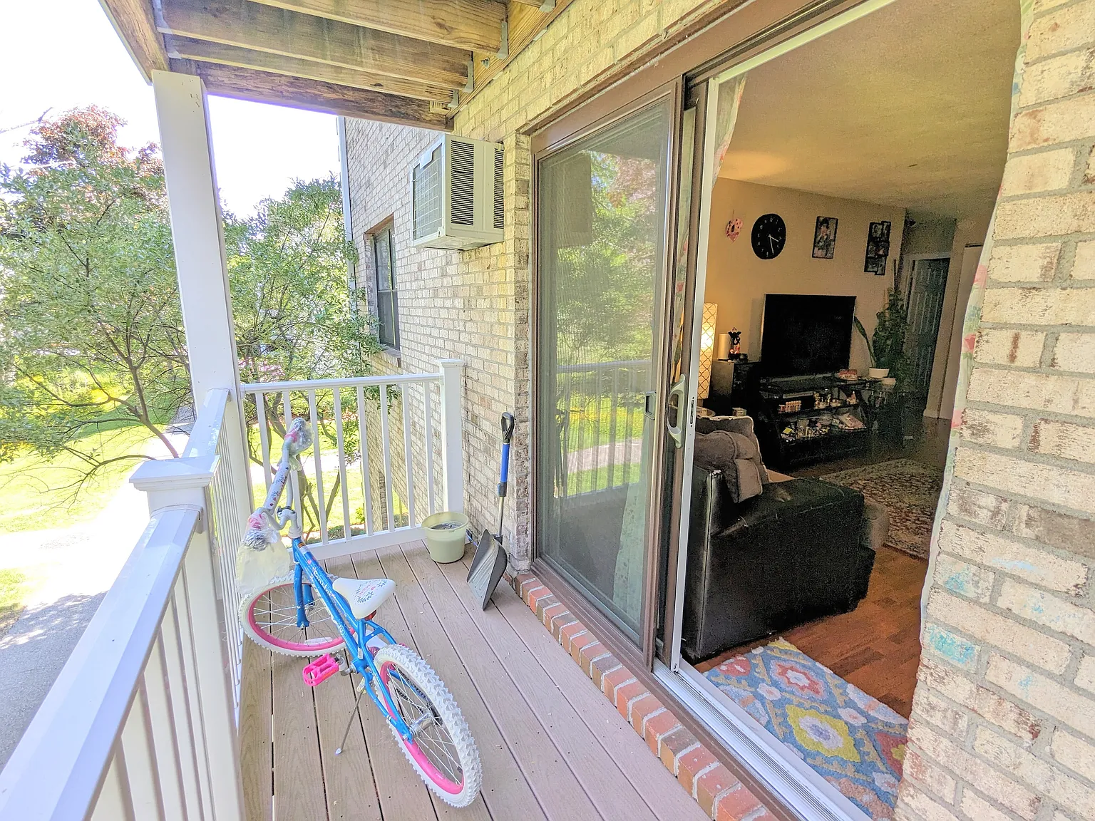 2 bed, 800 sqft, $2,200 — Photo 2