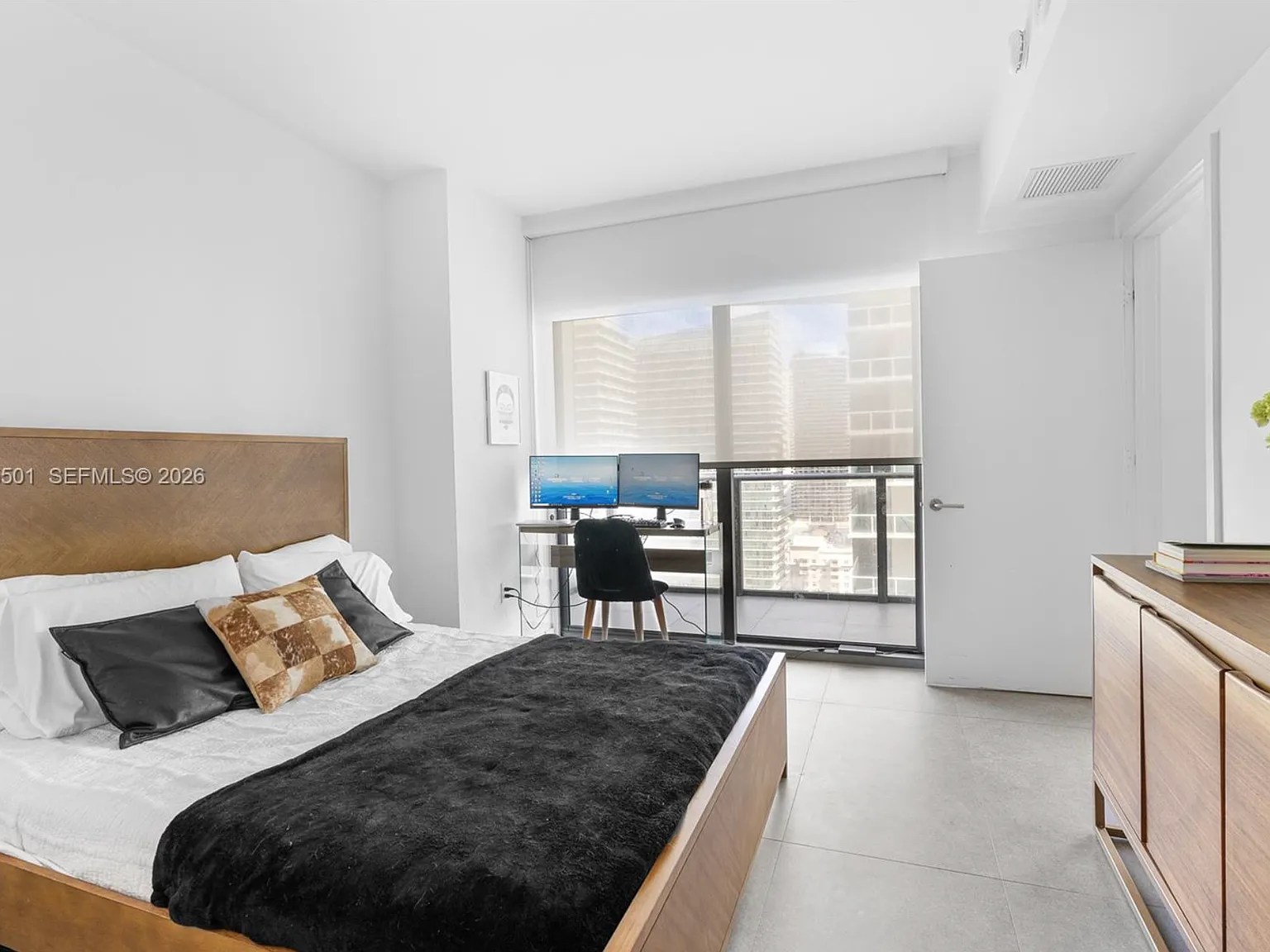 2 bed, 962 sqft, $4,500 — Photo 3