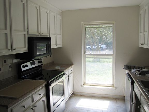 4th image of 16247 Woodlawn Acres Ave