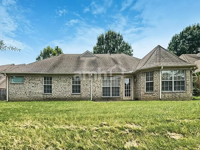 410 Vaiden Dr N — Photo 15
