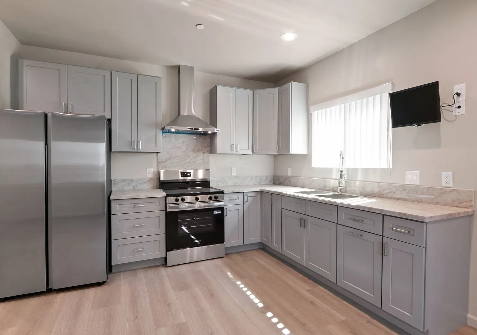 Carmenita Rd 10838 — Photo 1