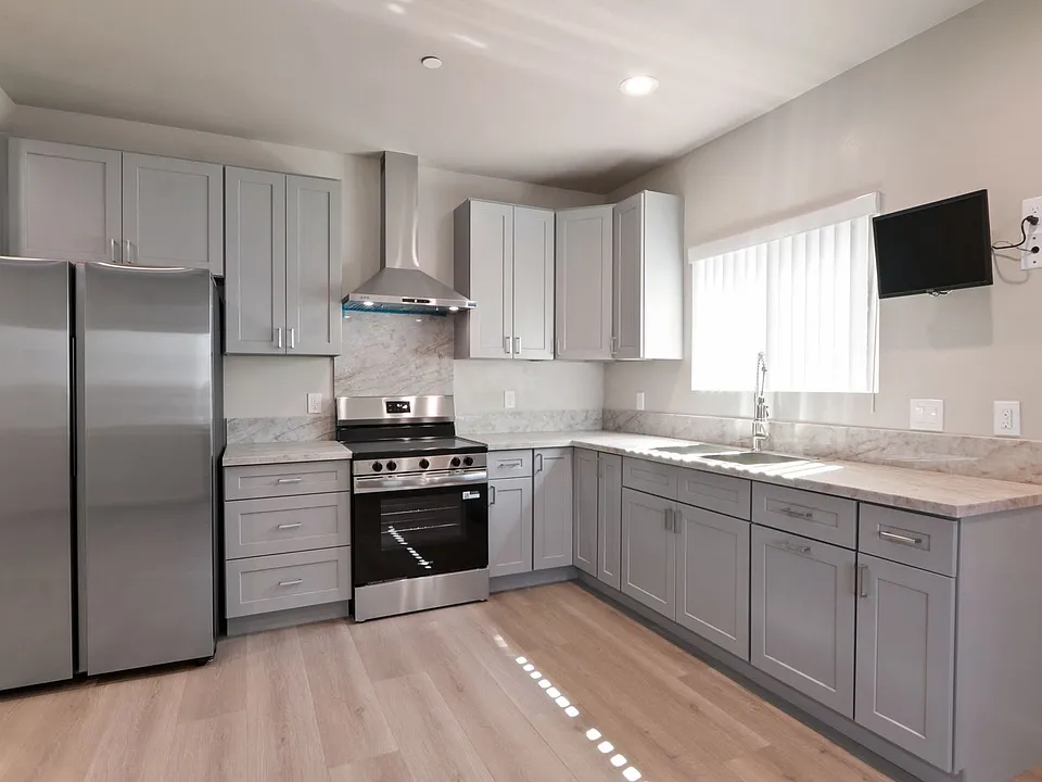 10838 Carmenita Rd