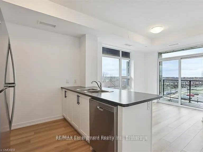 470 Dundas St E #423 — Photo 13