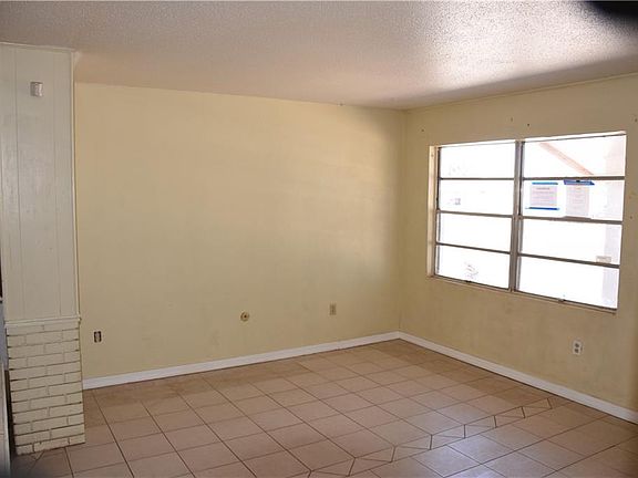 4th image of 10261 Crenshaw Dr