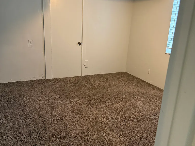 6478 S 2200 W — Photo 7