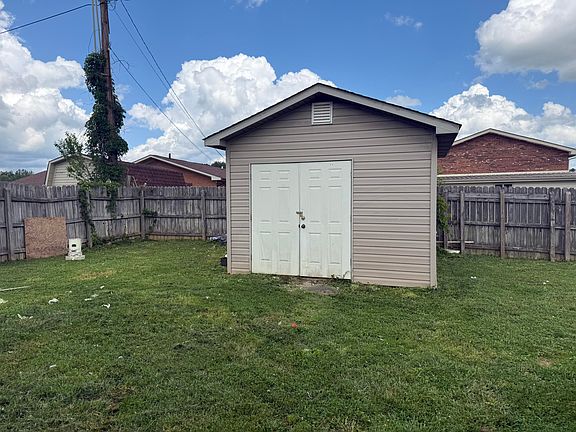 5th image of 1018 Cardinal Dr