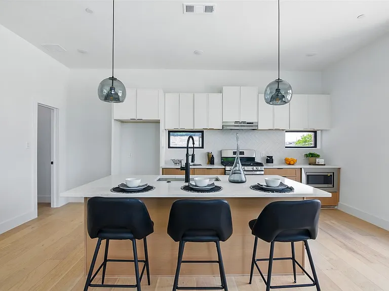 430 E 8th St #106 — Photo 8