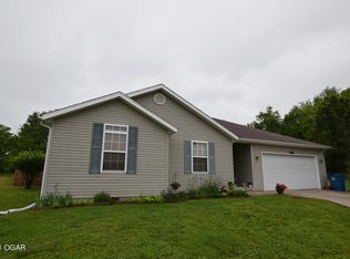 1733 Sophia St, Carthage, MO 64836