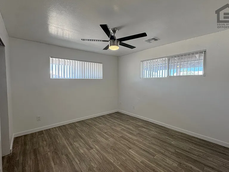 1336 E Willetta St — Photo 48