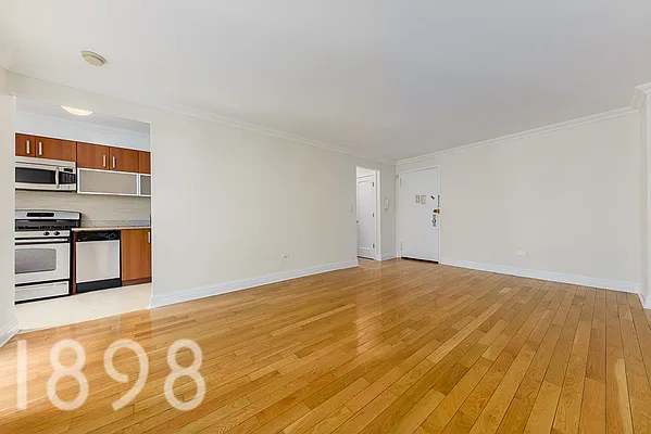 Rented by A&E Real Estate Management | media 7